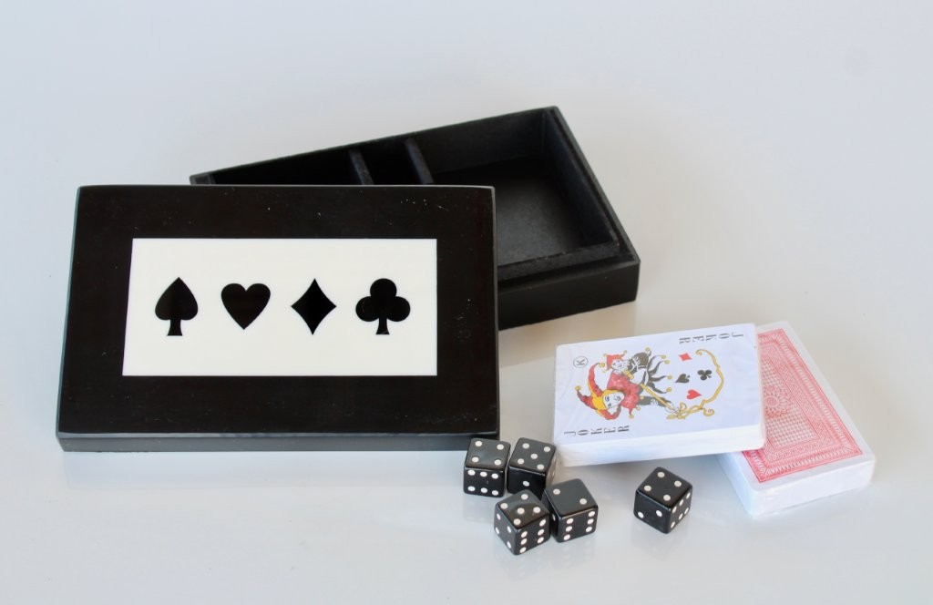 DOUBLE BLACK AND WHITE CARD & DICE BOX  4.5X19X12CM
